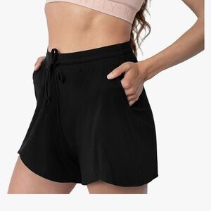 Kindered Bravely maternity and postpartum lounge shorts in black size large.